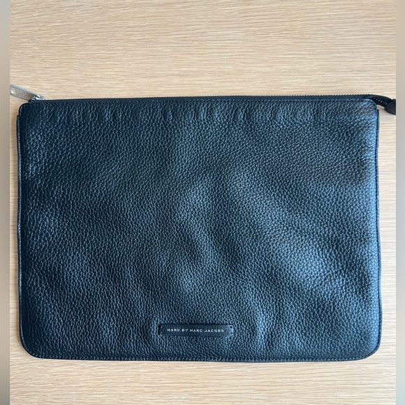 Marc by Marc Jacobs leather document holder. - Picture 2 of 7